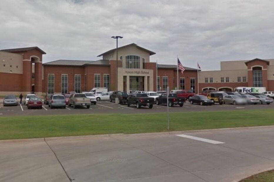 Hunter Day era professora no Liceu de Yukon