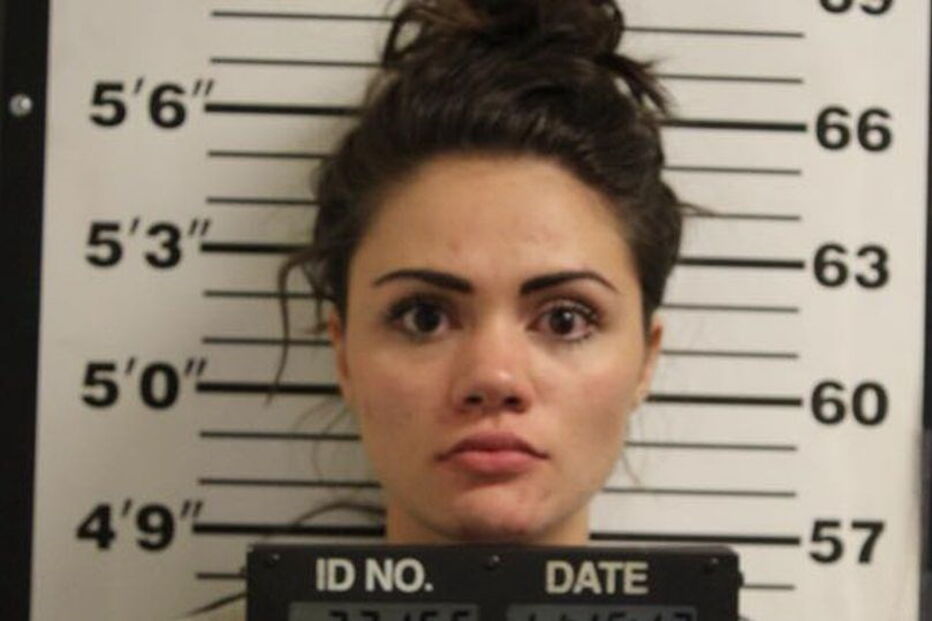 Hunter Day era professora no Liceu de Yukon