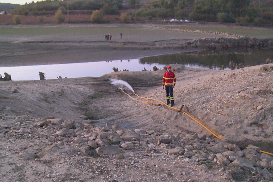 45 camiões cisterna abastecem barragem de Fagilde