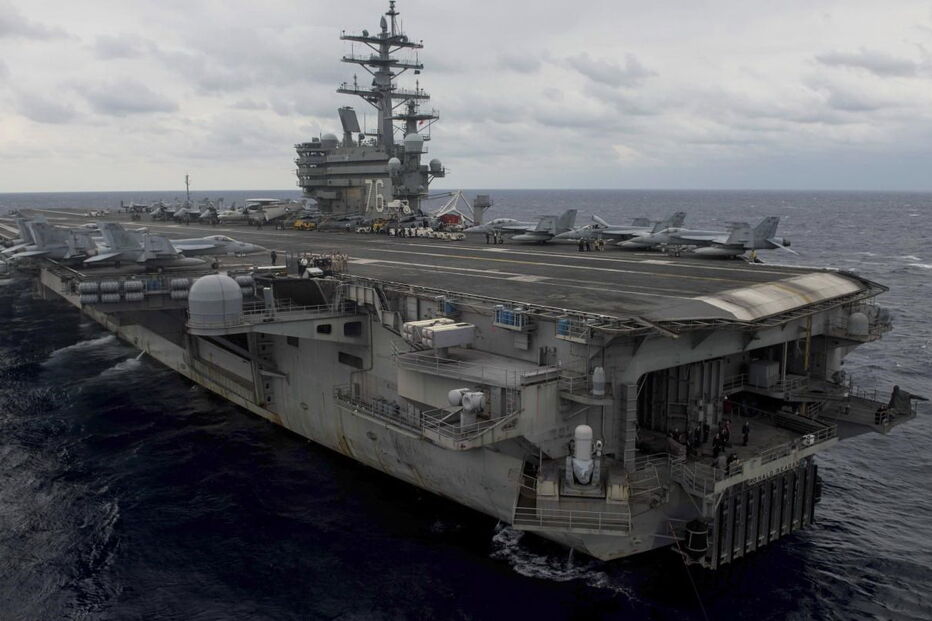 O porta-aviões americano USS Ronald Reagan 