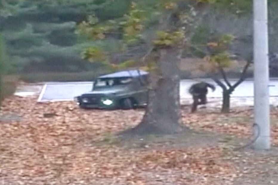 Soldado da Coreia do Norte em fuga, momentos antes de ser baleado