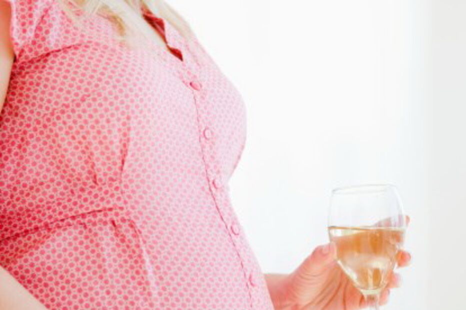 Mulher grávida deu entrada no hospital alcoolizada e o bebé nasceu com elevado nível de álcool no sangue