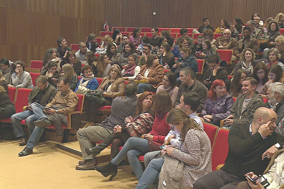 Trabalhadores alegam que não lhes foi apresentada qualquer fundamentação técnica para mudar a sede da Autoridade Nacional do Medicamento para o Porto