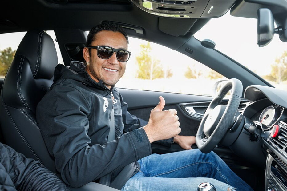 Jogadores do Real Madrid receberam os novos carros de serviço