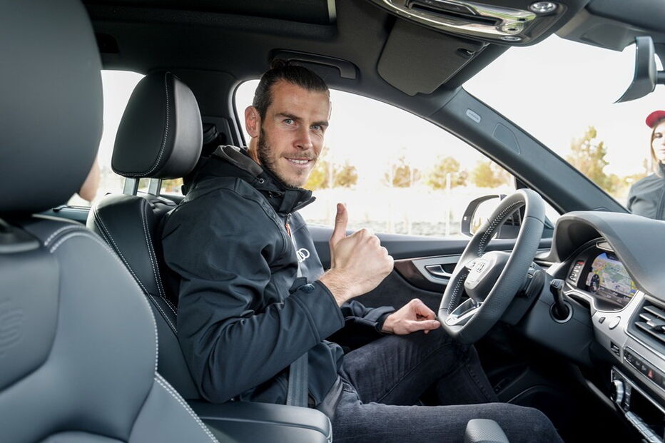 Jogadores do Real Madrid receberam os novos carros de serviço