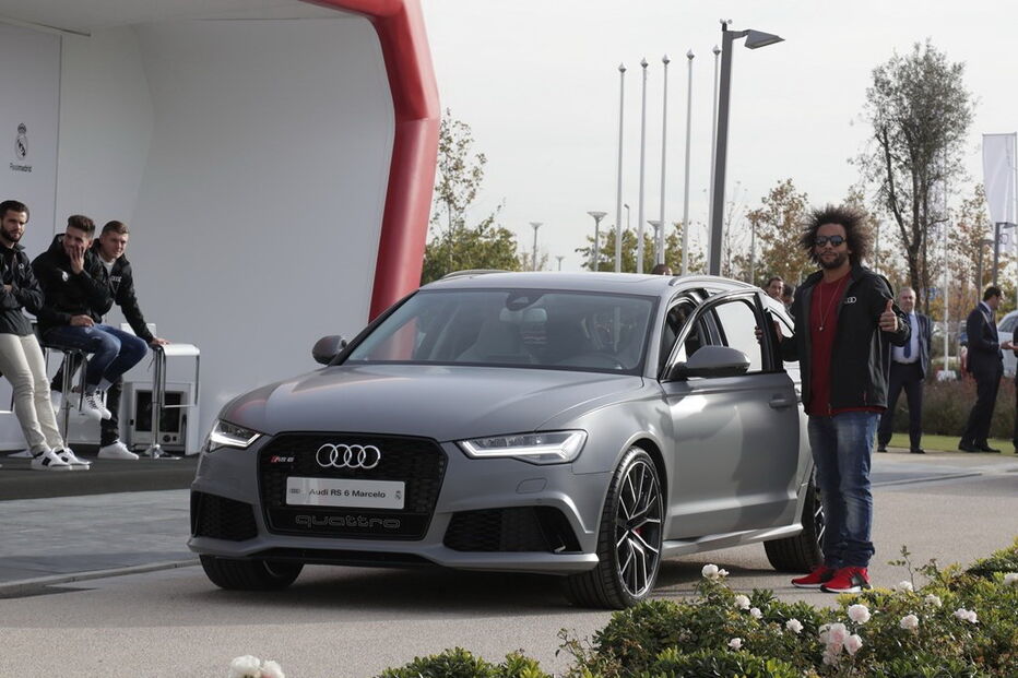 Jogadores do Real Madrid receberam os novos carros de serviço