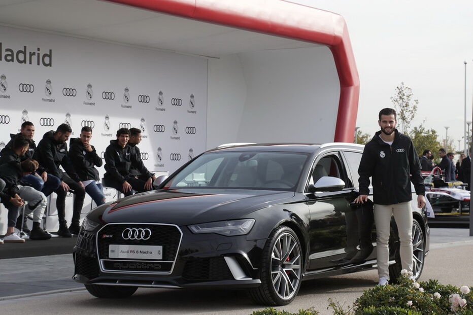 Jogadores do Real Madrid receberam os novos carros de serviço