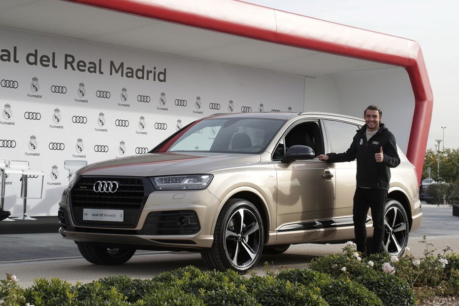 Jogadores do Real Madrid receberam os novos carros de serviço