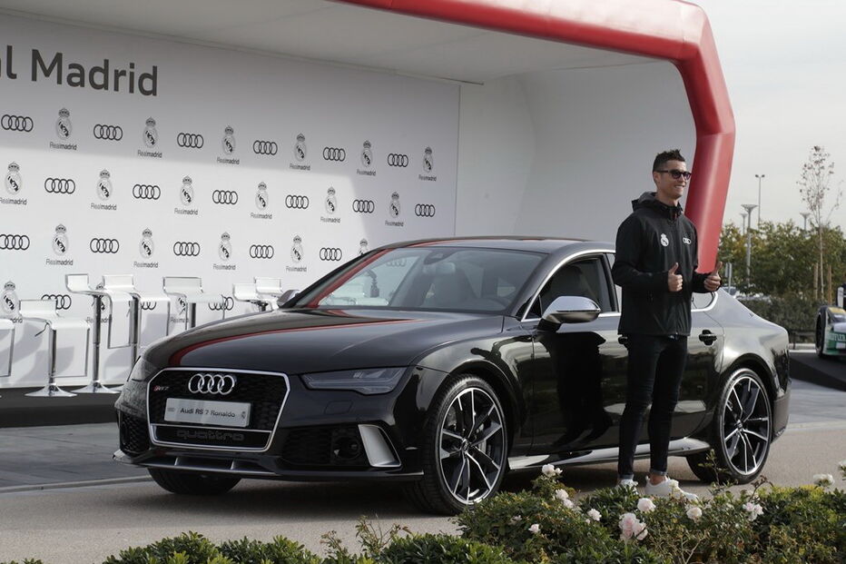 Jogadores do Real Madrid receberam os novos carros de serviço