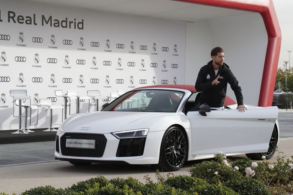 Jogadores do Real Madrid receberam os novos carros de serviço