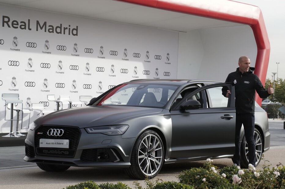 Jogadores do Real Madrid receberam os novos carros de serviço