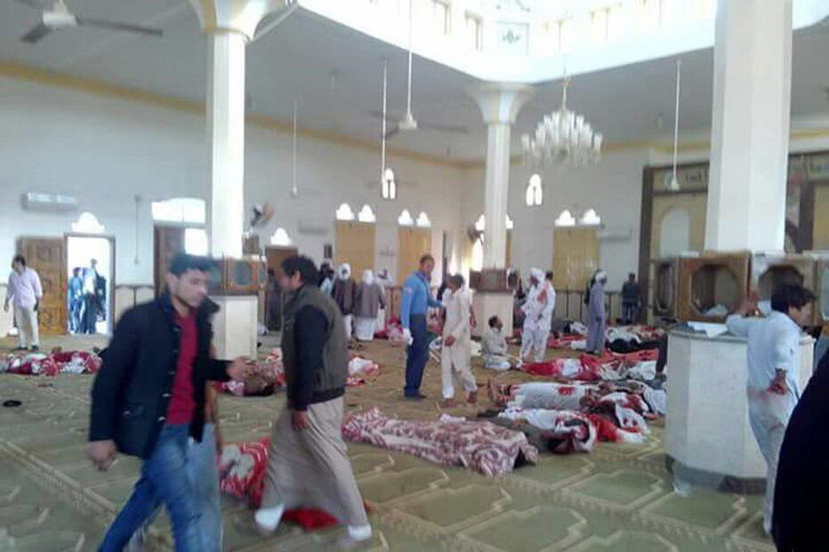 Ataque a mesquita no Egito faz centenas de mortes