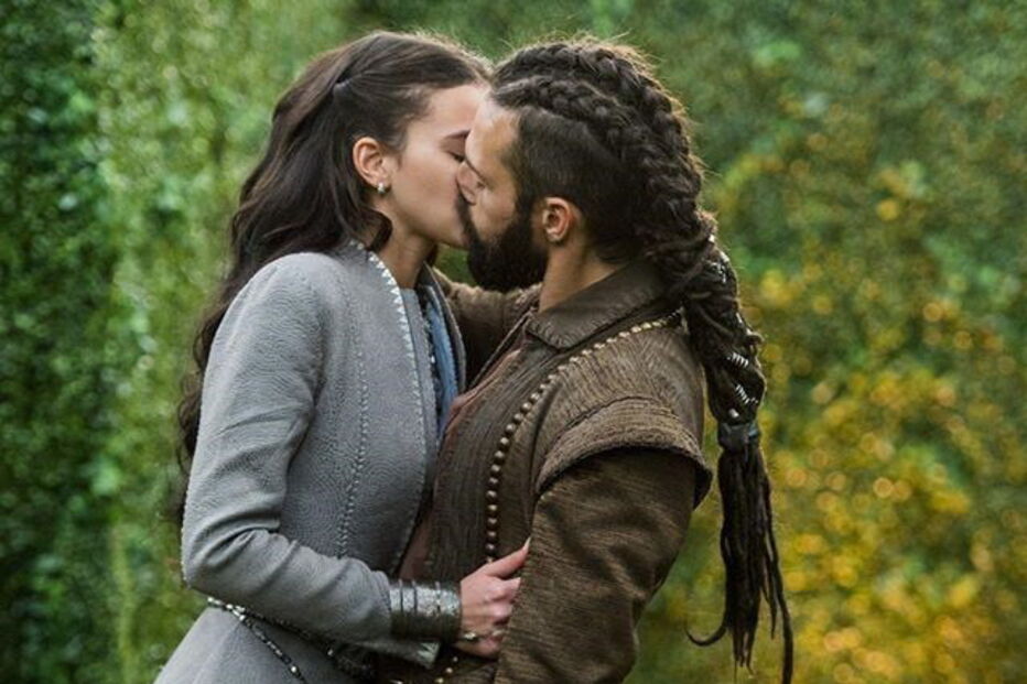 Bruna Marquezine e José Fidalgo na novela brasileira ‘Deus Salve o Rei’