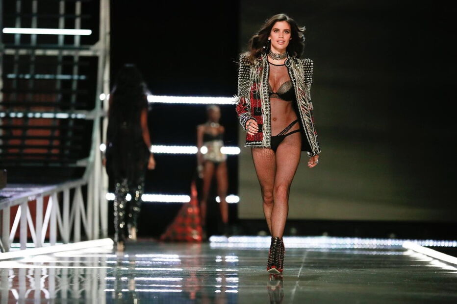 Sara Sampaio foi duramente criticada após o desfile da Victoria's Secret