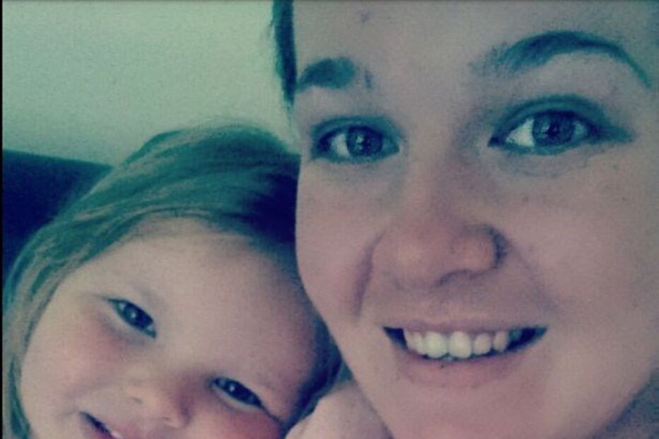 Grávida dá a luz em coma e acorda a pensar que tem 13 anos