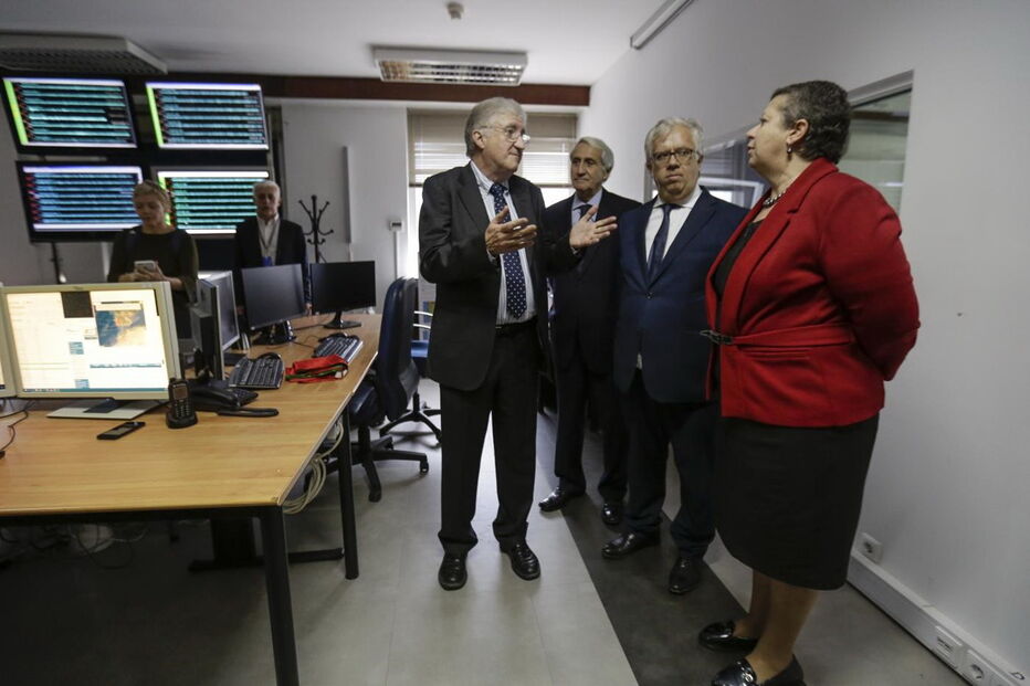 Marégrafos ao largo da costa registam os dados 