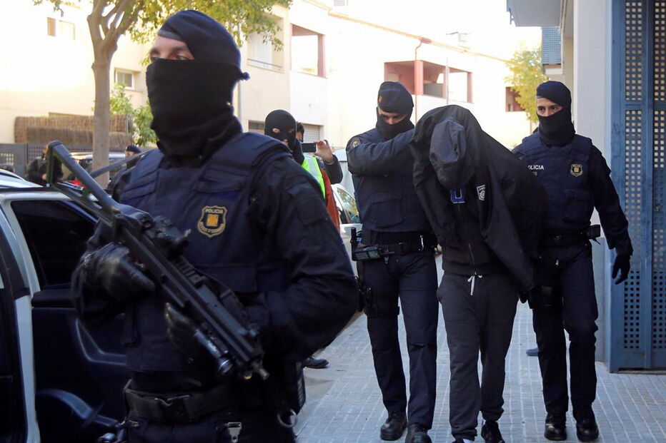 Mossos d' Esquadra detiveram dois suspeitos de terrorismo em Barcelona