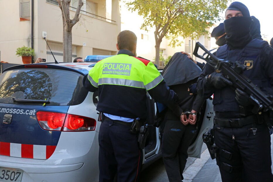 Mossos d' Esquadra detiveram dois suspeitos de terrorismo em Barcelona