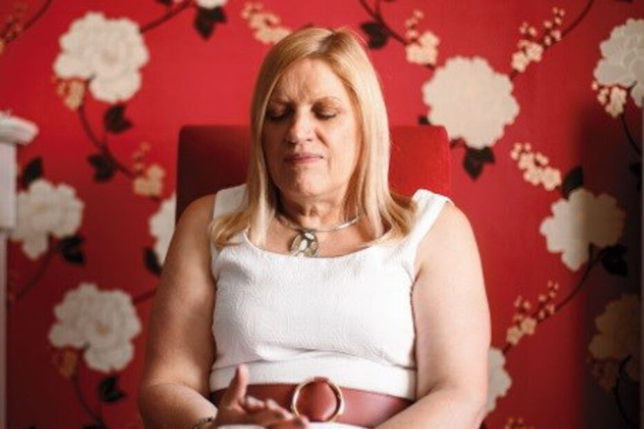 Sandra Amos, Reino Unido, Antía