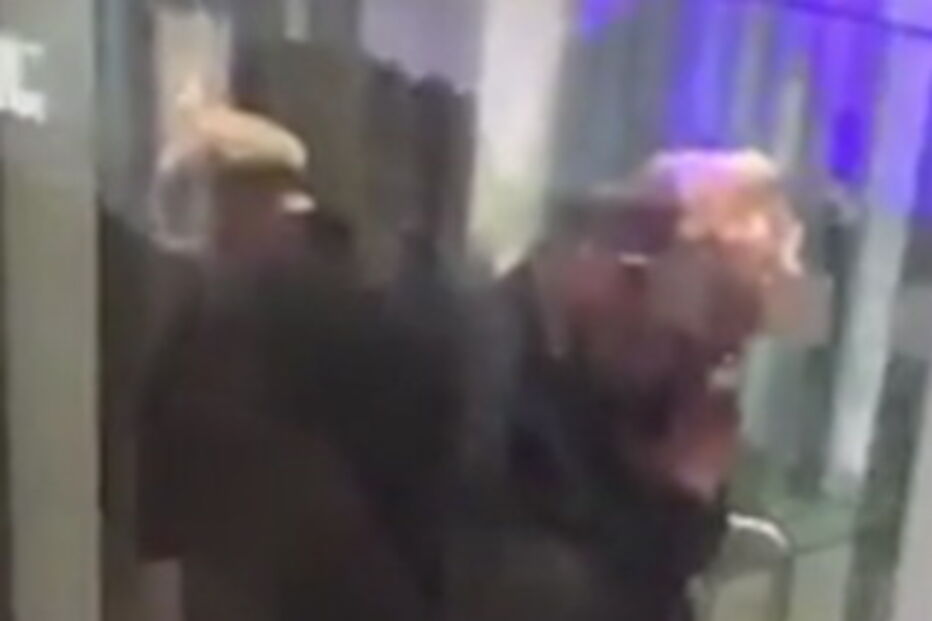 jornalista, elevador de vidro, net, Mike Rigby