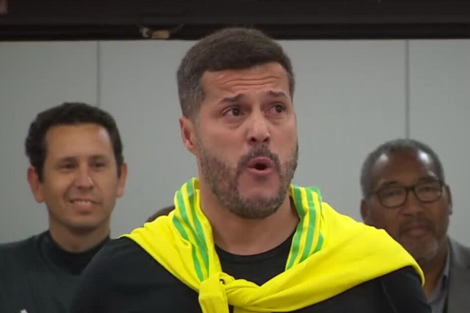 Júlio César emocionado na despedida do Benfica