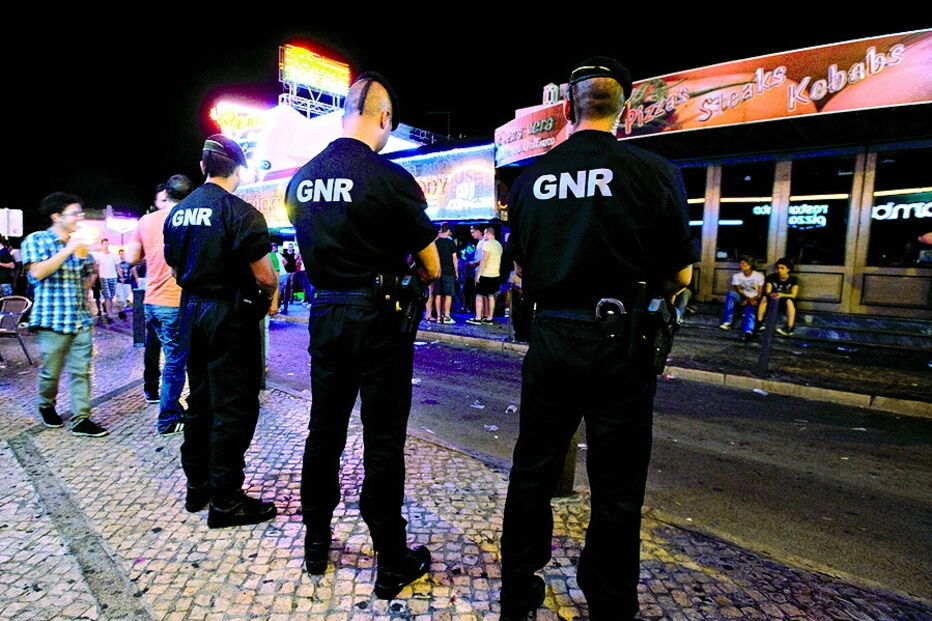 Cinco militares atacados  