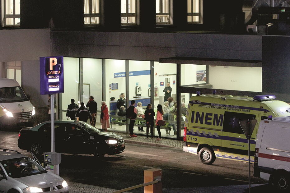 Autoridades apelam a que os doentes não procurem as urgências hospitalares para evitar a rotura dos serviços. Utentes devem antes contactar a linha Saúde 24 