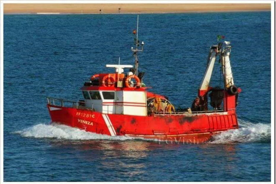 Barco 'Veneza' naufragou na Figueira da Foz com quatro pescadores a bordo