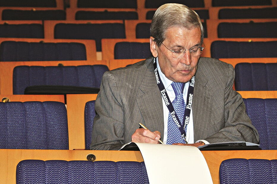 Belmiro numa conferência subordinada ao tema ‘Caminhos para Portugal’ no Centro de Congressos do Estoril