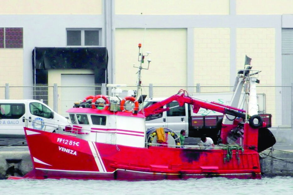Vermelho era a cor dominante do pesqueiro que se afundou