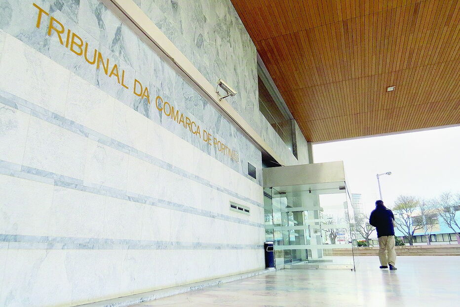 Julgamento do médico de Albufeira e farmacêuticos de Silves começou ontem no Tribunal de Portimão  