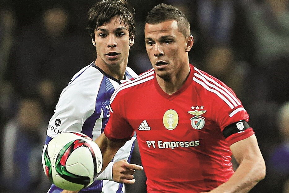 Lima bisou no último triunfo do Benfica no Estádio do Dragão (2-0) na temporada de 2014/2015   