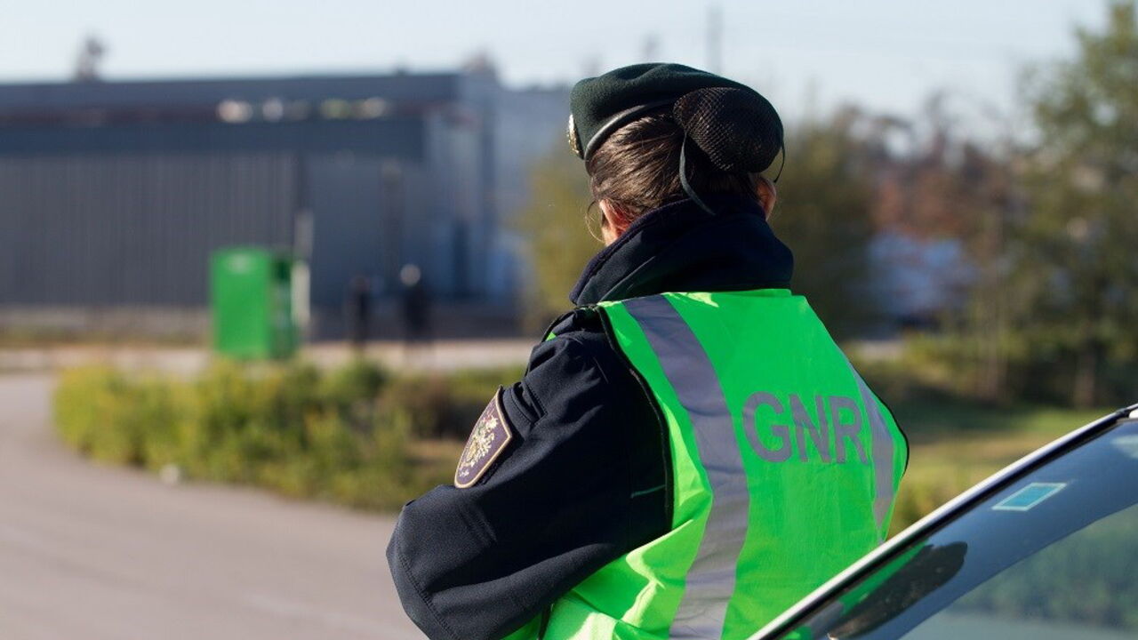 Despiste de ambulância faz quatro feridos graves em Albufeira - CMTV