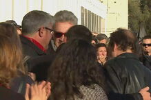 Xutos e Pontapés abraçam-se no funeral de Zé Pedro