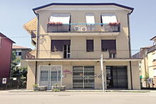 polícia, agente, violador, vinho, droga, turistas, portuguesas, itália