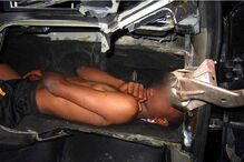 menino 12 anos, Espanha, Marrocos, contrabandeado 