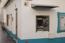 Multibanco assaltado em Pedrógão, Torres Novas, ontem de madrugada, foi o último golpe do trio. Tinham cerca de 400 mil euros em notas em sacos do lixo 