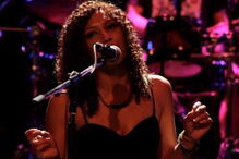 Devi Ka tinha 32 anos