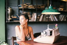 Devi Ka tinha 32 anos