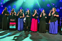 Shout abriram o espetáculo