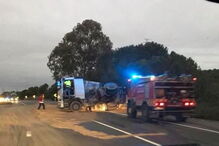 Despiste de camião obrigou à intervenção dos bombeiros e condicionou o trânsito durante várias horas