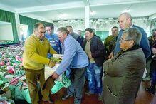 Famílias afetadas pelos fogos recebem cabazes de Natal