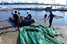 Redes ilegais apreendidas pela GNR em operação realizada no rio Tejo, na zona do Cartaxo