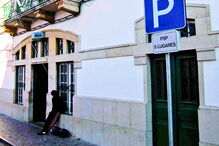 Governo reconheceu, em 2016, que atual esquadra da PSP não tem condições adequadas para desempenho das funções