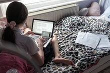 Crianças passam horas no computador