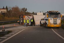 Acidente com camião corta circular em Santarém