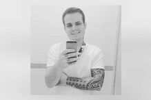 O irmão de Pedro, Filipe, foi adotado por Cristiane, a filha mais velha de Edir Macedo, líder da IURD