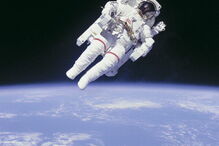 O austronauta Bruce McCandless