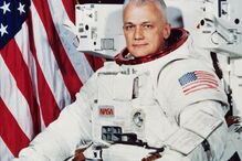 O austronauta Bruce McCandless