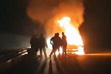 Carro em chamas na A13 em Tomar